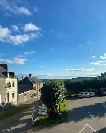 Panorama Sur Le Chateau De *